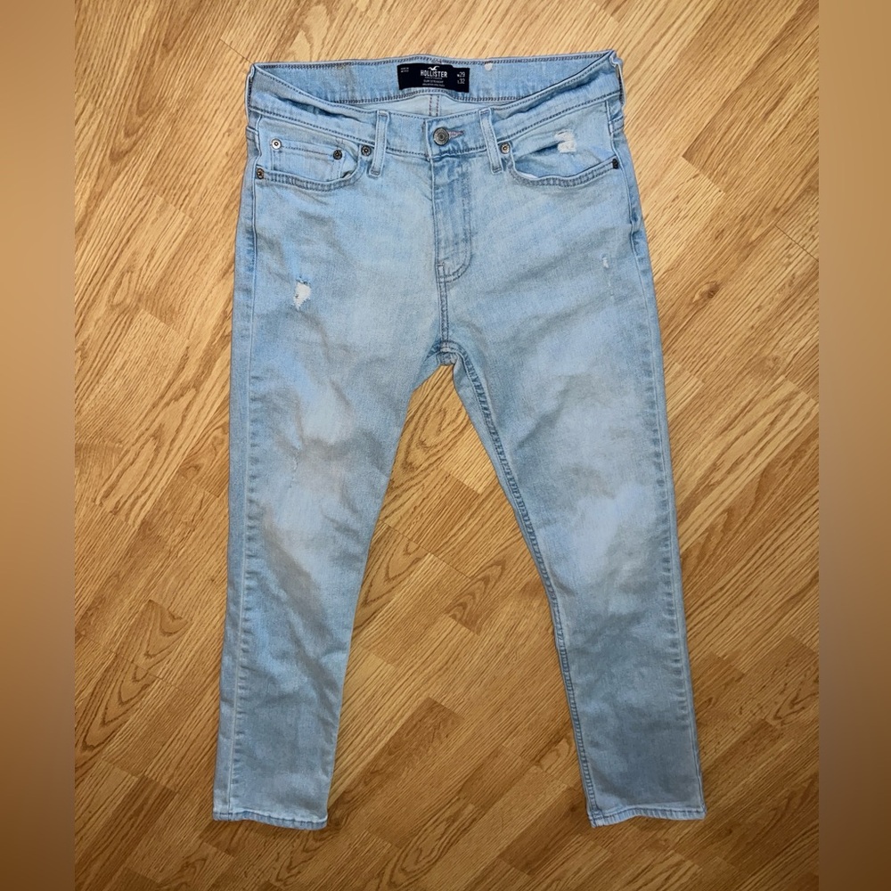 Hollister Slim Straight Light Wash distressed NWOT size 29w 32 length